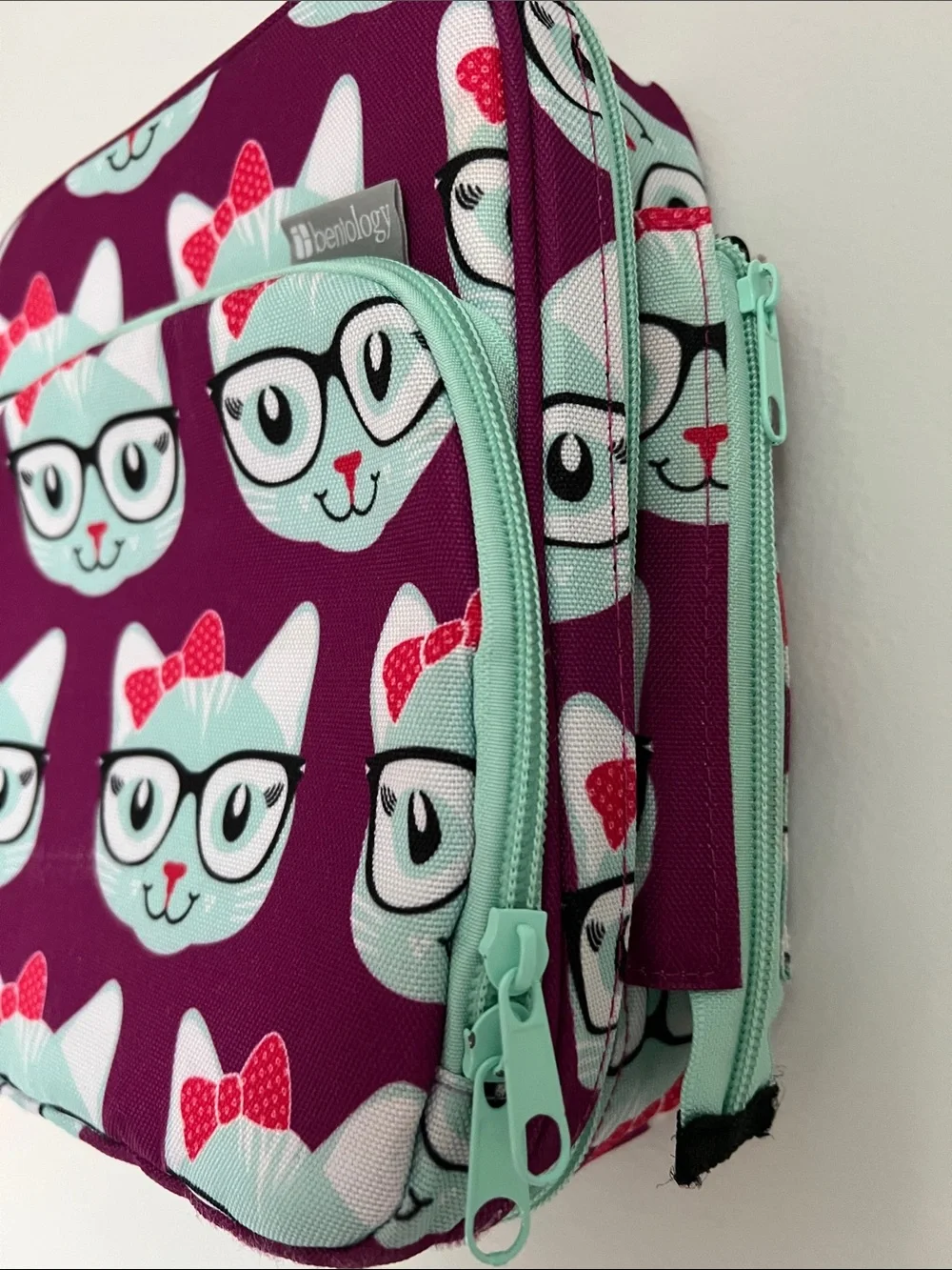 Bentology | Purple Kids Cat Lunch Box Bag with Glasses and Bow Accents